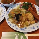Nakou - 中華ランチ(八宝菜・唐揚げ・エビフライ・サラダ・ライス・スープ)980円。