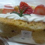 ニコリ - シフォンショート 　クリームの中にバナナが隠れていて　ウマ～♡