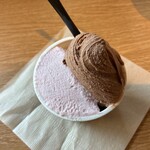 アリマ ジェラテリア スタジオーネ - ダブル(いちごミルク・ショコラ)  690円