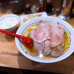 どうとんぼり神座 - 料理写真:チャーシューラーメン1330円と餃子セット410円です。