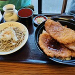永平寺の館雲粋 - 料理写真:ソースカツ3枚とおろしそば