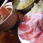 立ち呑み処　缶缶酒場 - 濃厚豚骨しゃぶしゃぶラーメン鍋