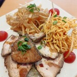 中国料理ドラゴン - 料理写真:前菜盛り合わせ（小）。チャーシュー、干し豆腐の和え物、クラゲの和え物