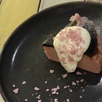 Y.Y.G. Brewery & Beer Kitchen - 桜バスクチーズケーキ
