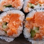 おにぎり屋 丸豊 - 今のまぐろ巻はわかりませんが、以前のまぐろ巻並みに具はみっちりと。