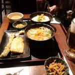 赤坂麺通団 - 熱かけ、冷かけ、おでん大根、天ぷら、ビール