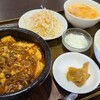 중국 가정요리 테츠진슈카 에비스초점 - 麻婆豆腐定食(税込1,180円)
                ①麻婆豆腐②野菜サラダ(千切り甘藍&針人参)③玉子&蕃加&人参のスープ④白ご飯⑤搾菜⑥杏仁豆腐