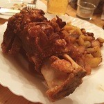 Apfelweinwirtschaft Adolf Wagner - ハクセは予め焼き置きを再加熱して出すらしく皮がHRc６０近くありそう