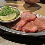 焼肉ホルモン 大松 - ネギ塩上タン