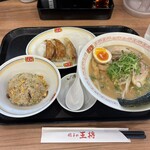 餃子の王将 - 料理写真:餃子の王将ラーメンセット、1,290円。