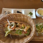ここまるDELI - エビアボカドのカスクート