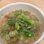 鯨人 - つけ汁近影。この中にも一杯チャーシューは入ってた！