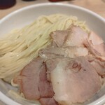 鯨人 - 麺類近影。たっぷりチャーシュー！