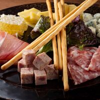 シャルキュトリーとチーズ盛合せ