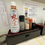 とんかつ檍のカレー屋 いっぺこっぺ - テーブル上