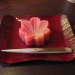 竹情荘 - 紅葉のお菓子のアップ(2014.11)