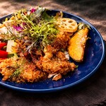 名物！黄金衣のカリカリチキン〜音まで美味しい「黄金の衣」。凝縮された鶏の旨味とスパイスの誘惑〜