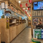 磯丸水産 - 店内（入口→奥側）
