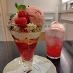 アフタヌーンティー・ティールーム - 料理写真:苺とアールグレイのパフェ、さくら満開ソーダ