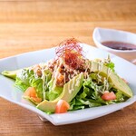 村さ来 - 牛肉とアボカドの和風サラダ
