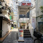 バリバリ - お店は２Fへ