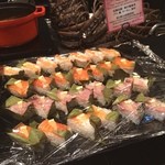 シェフズ ライブ キッチン - 加賀伝統 柿の葉寿司＼(^o^)／
      （海老、ブリ、鯛、サーモン）