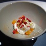 エクアトゥール - ［４回目］苺と金柑のコンポート ジャワペッパーとコブミカンの蜂蜜ヨーグルト クリスピーフランポワーズ