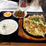 佐藤のちゃんぽん - 料理写真:焼きちゃんぽんと焼きホルモン定食