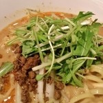 四川担担麺 阿吽 - 味噌は水菜＆白菜のトッピング…