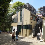 ØC tokyo - こちらのビルの一軒です