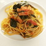 ロハス銀座 - ベーコンとほうれん草のトマトソーススパゲティ