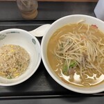 日高屋 - 料理写真:味噌ラーメン（麺大盛り）半チャーハンセット