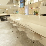 ロハス銀座 - お一人様もゆっくりできるオシャレなバーカウンターです