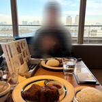 マロリーポークステーキ - 眺めの良い店内！