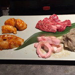 Yakiniku No Gyuu Ta Honjin - 和牛カルビ、ピリ辛ミソミノ、ピリ辛ミソ丸腸、センマイ、コリコリ。