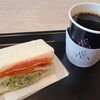 タリーズコーヒー - ハムチーズ＆サラダサンド セット(税込700円)
①ハムチーズ＆サラダのサンドイッチ
ハム&チーズ&ピクルス&トマトソース、ブロッコリー&人参&甘藍をサンド
お飲み物《セットドリンク》①HOT珈琲 