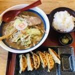 8番らーめん - 料理写真: