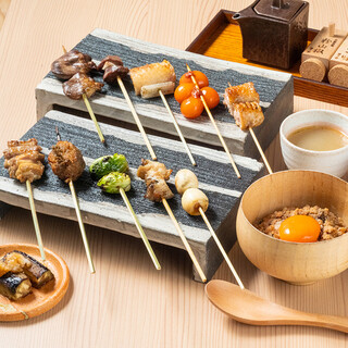 自慢の焼鳥と一品料理が堪能できるコースをラインナップ