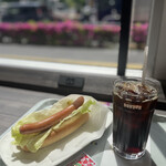 ドトールコーヒーショップ - 料理写真:レタスドック 370円、アイスコーヒーS 280円