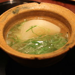 麻布 幸村 - 聖護院大根と葱の炊合せ　(2015/01)