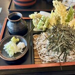 信州蕎麦の草笛 - 野菜天ざるそば　1,830円