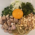 らーめんはや川 - コロチャーシュー、ネギ（小葱と玉ねぎ）、海苔、天かす