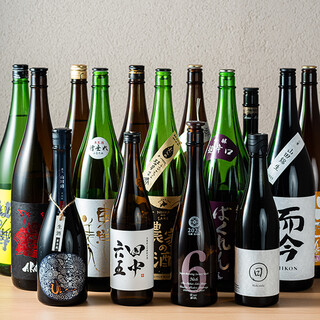 ワインや全国の銘柄日本酒など焼鳥と相性の良いお酒を取り揃え