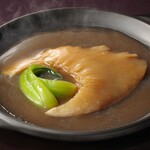 1．吉切鮫の尾びれの金華ハム風味煮込み 1g