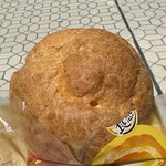 セブンイレブン - 料理写真:カスタードシュー(税込172円)