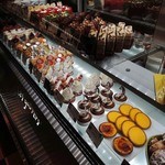 レ・グーテ - ショーケース　色彩豊か