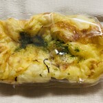パンはパンでも… - チーズオニオン