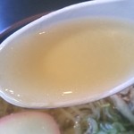肉そば 大将 - スープ。油が固まる寸前まで冷えてます♪