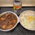 松屋 - 料理写真:ごろチキカレー＆サラダ＆生ジョッキ缶