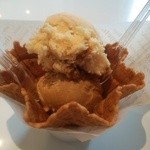 ロワゼット - ワッフルコーン380円